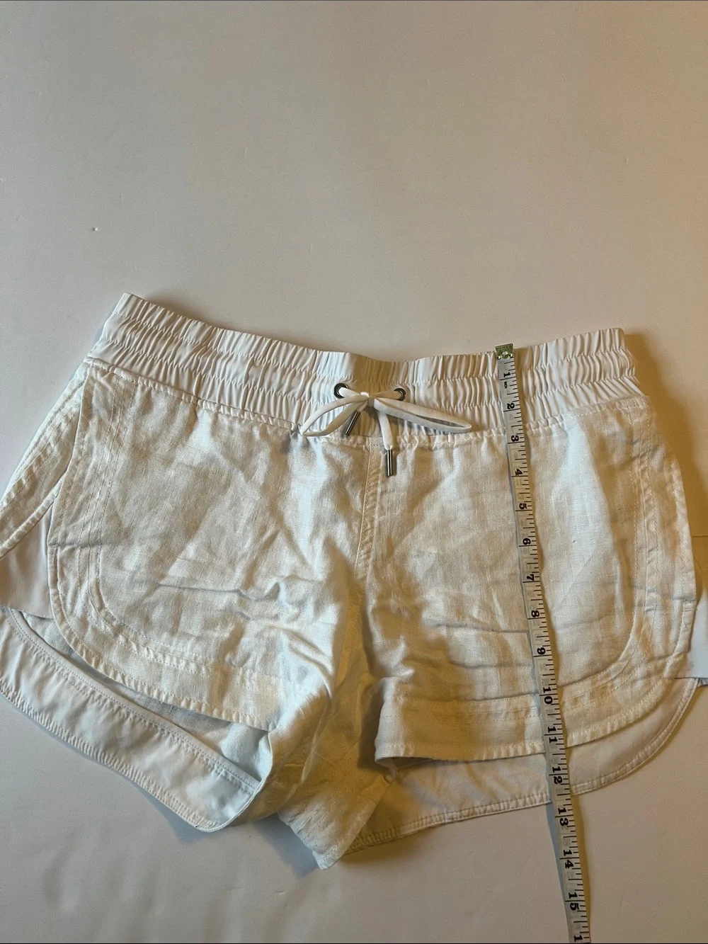Athleta Women’s 100% Linen 4 inch shorts Beige Size 8 Sporty Lightweight Lounge - Picture 8 of 10